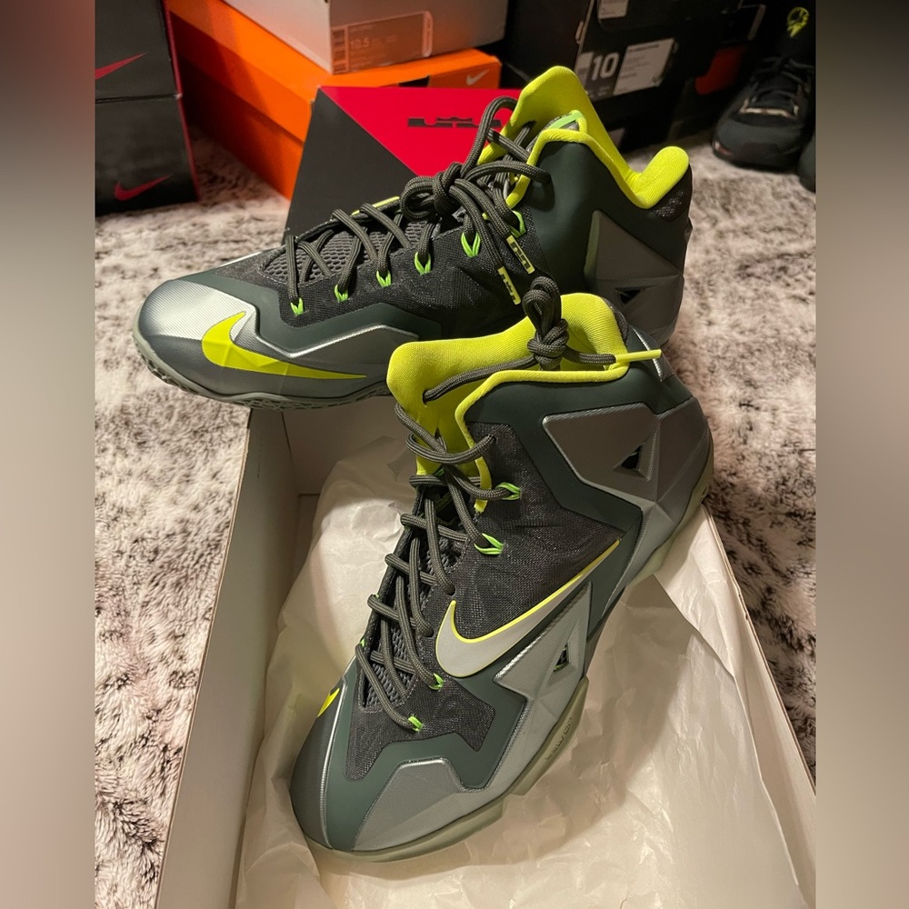 Nike lebron xi size 10.5
